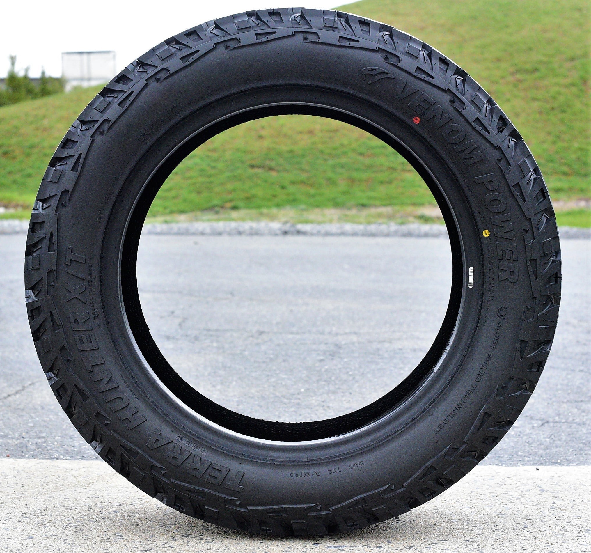 Venom Power Terra Hunter 265/65R17 112T All-Terrain Tire